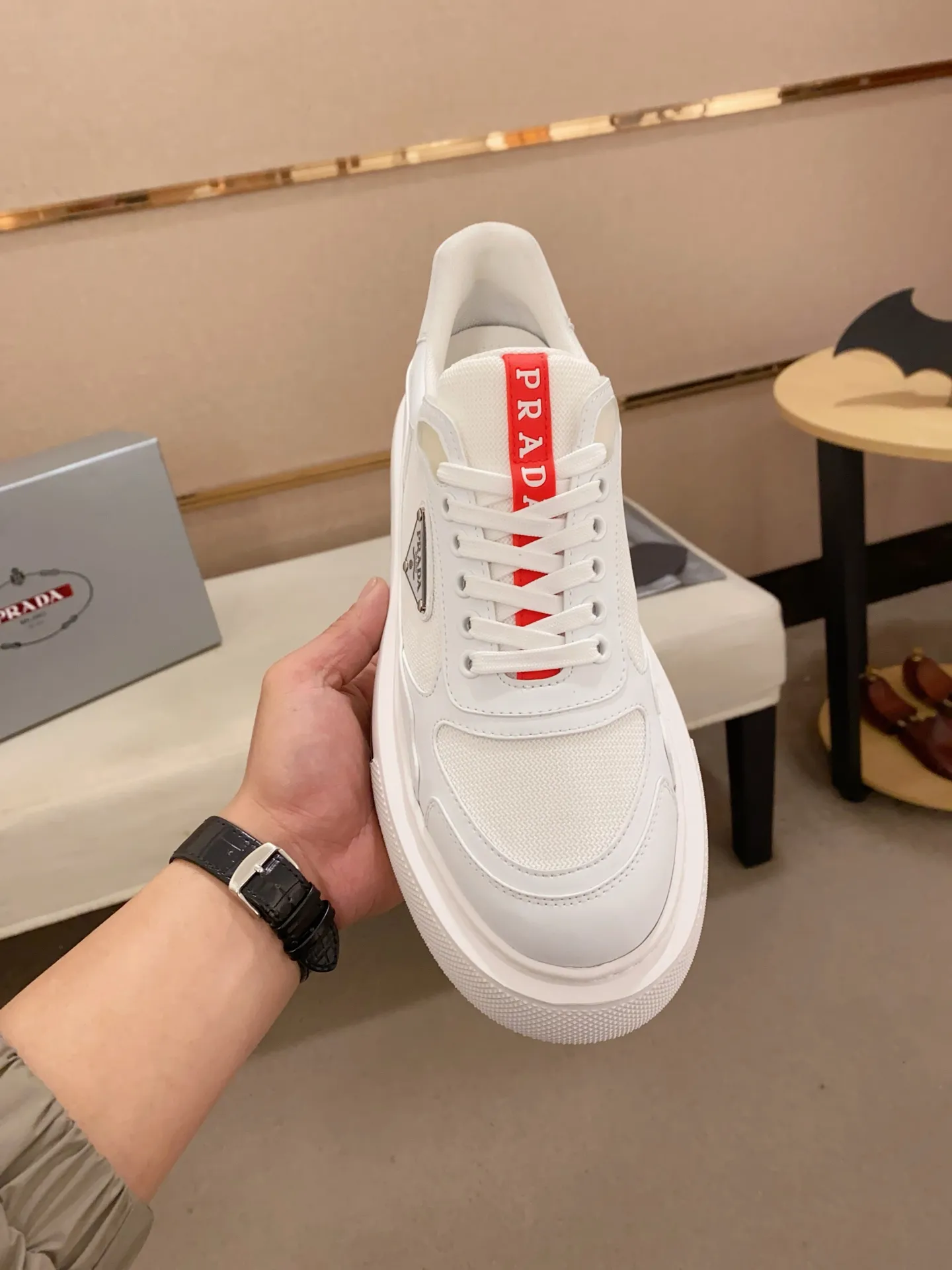 Men's shoes 💰 580💰 ✔️✔️✔️Higher version High-quality new PRADA (Prada) counters are launched simultaneously, new men's shoes, 😘fabrics are selected from breathable fly weave fabrics. Lining: Imported cowhide leather lining. 👍🏿High-end☄️Open-molded non-slip rubber outsole, exquisite lines, simple and elegant, comfortable and high-end for leisure travel. Number of yards: 38 to 44.